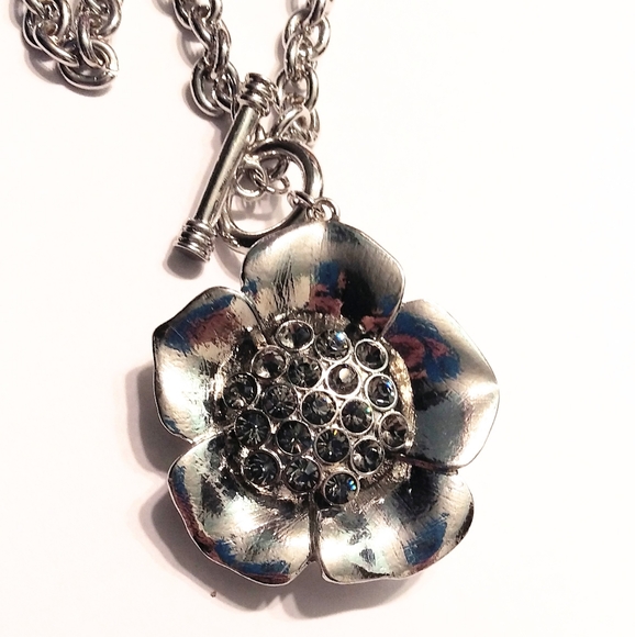 Jewelry - Crystal Flower Necklace